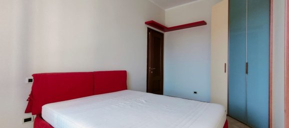 3 rooms Apartment in Genoa, Italy No. 91598 24
