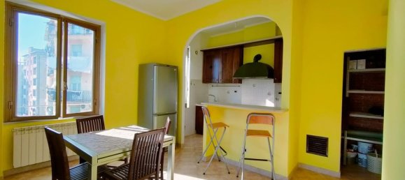 3 rooms Apartment in Genoa, Italy No. 91598 2
