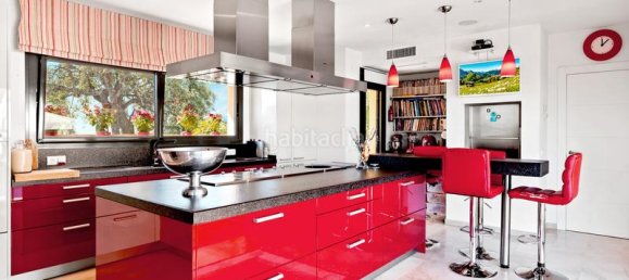 5 bedrooms Villa in Marbella, Spain No. 36940 11