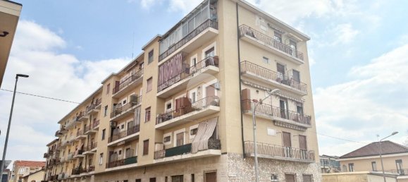 4 rooms Apartment in Turin, Italy No. 39844 4