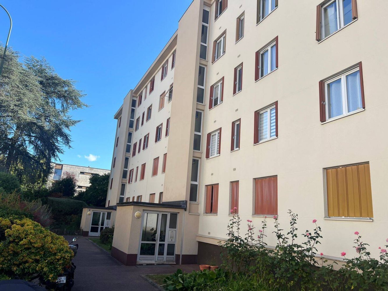 2 chambres Appartement à Le Plessis-Robinson, France No. 334305