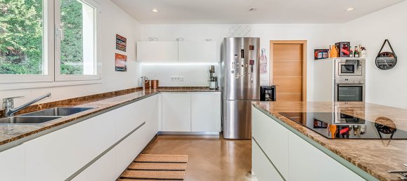 5 bedrooms Villa in Marbella, Spain No. 101308 3