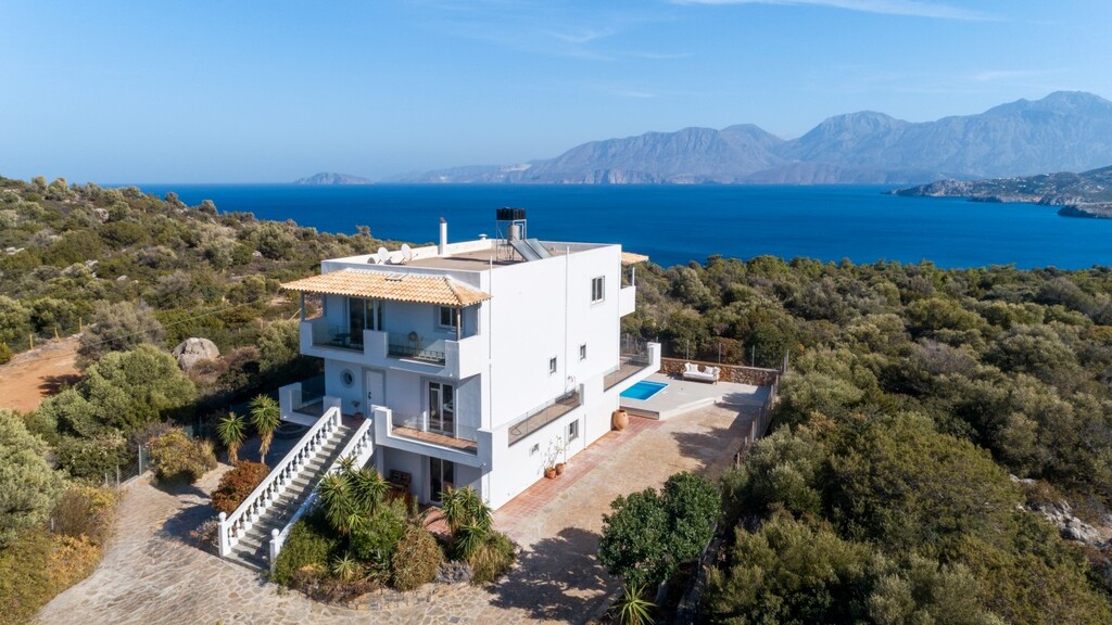 290m² Villa for sale in Agios Nikolaos, Lasithi, Crete, Greece № 2567
