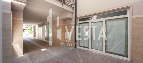 1 room Commercial property in Barzanò, Italy No. 355207 12