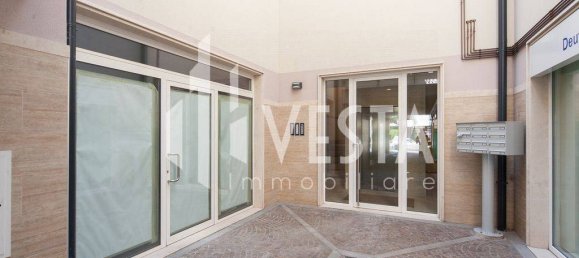 1 room Commercial property in Barzanò, Italy No. 355207 3