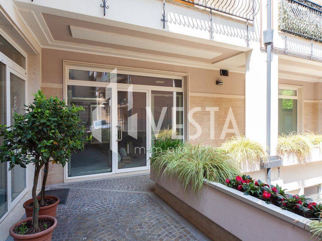 1 room Commercial property in Barzanò, Italy No. 355207