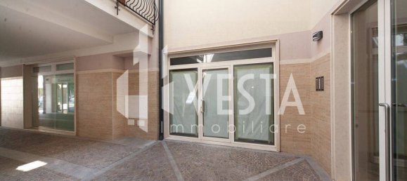 1 room Commercial property in Barzanò, Italy No. 355207 2