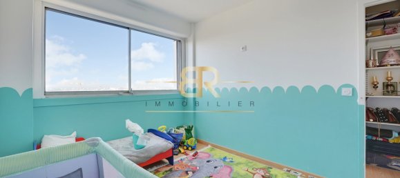 Apartamento de 3 dormitorios en Colombes, France No. 177686 10