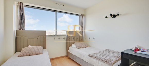 Apartamento de 3 dormitorios en Colombes, France No. 177686 9