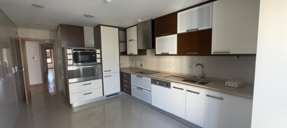 3 Schlafzimmer Wohnung in Lisbon, Portugal, Nr. 284731 2