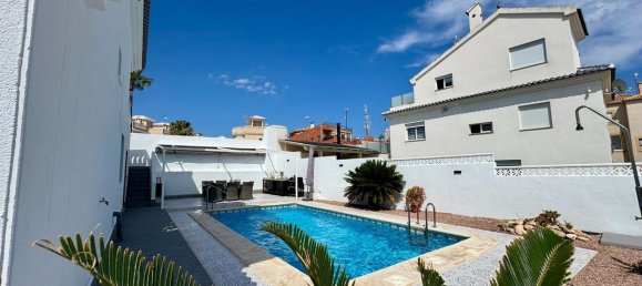 4 Schlafzimmer Haus in Torrevieja, Spain, Nr. 187921 2