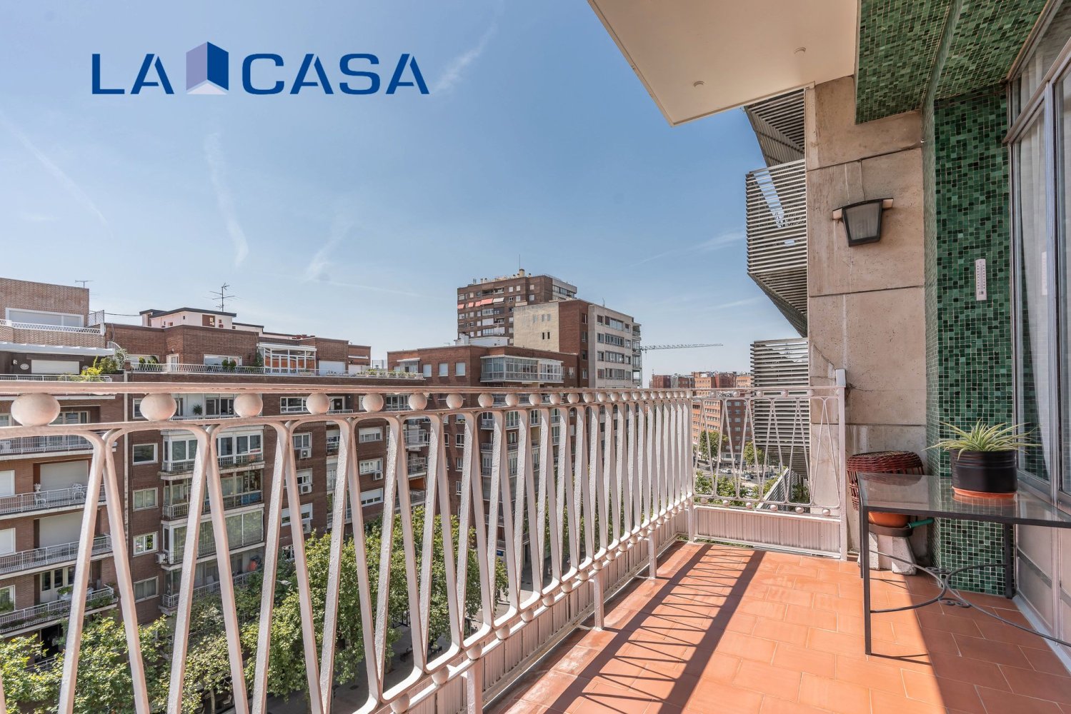 4 bedrooms Apartment in Madrid, Spain No. 247343