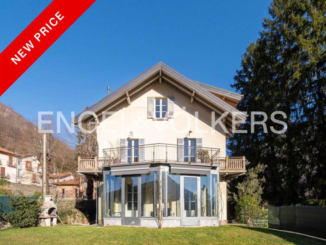4 bedrooms Villa in Valganna, Italy No. 132756