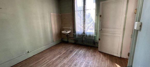 4 bedrooms Commercial property in Saint-Amand-Montrond, France No. 79043 7