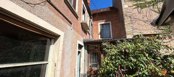 4 bedrooms Commercial property in Saint-Amand-Montrond, France No. 79043 9