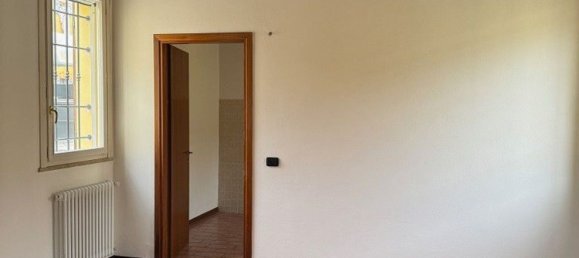 4 bedrooms Apartment in Modena, Italy No. 327804 8