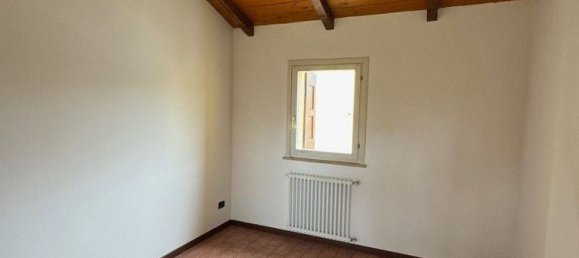 4 bedrooms Apartment in Modena, Italy No. 327804 9