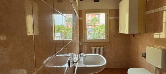 4 bedrooms Apartment in Modena, Italy No. 327804 15