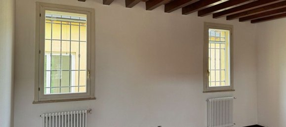 4 bedrooms Apartment in Modena, Italy No. 327804 3