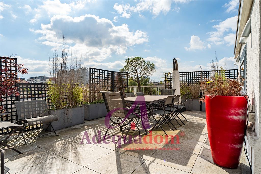 4 غرف نوم منزل ذو طابقين في Bois-Colombes, France رقم 162260