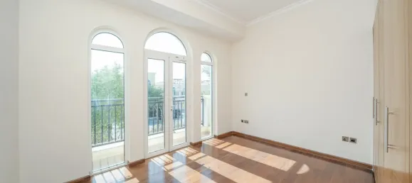 Вилла с 4 спальнями в Jumeirah Park, Дубай, ОАЭ № 108429 7
