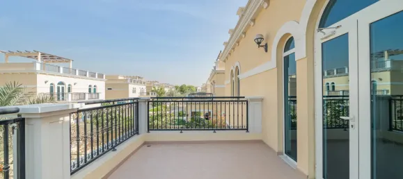Вилла с 4 спальнями в Jumeirah Park, Дубай, ОАЭ № 108429 17