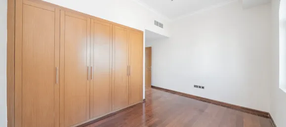Вилла с 4 спальнями в Jumeirah Park, Дубай, ОАЭ № 108429 13