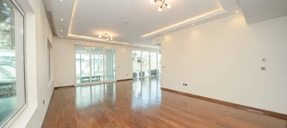 Вилла с 4 спальнями в Jumeirah Park, Дубай, ОАЭ № 108429 3