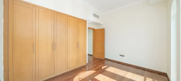 Вилла с 4 спальнями в Jumeirah Park, Дубай, ОАЭ № 108429 8