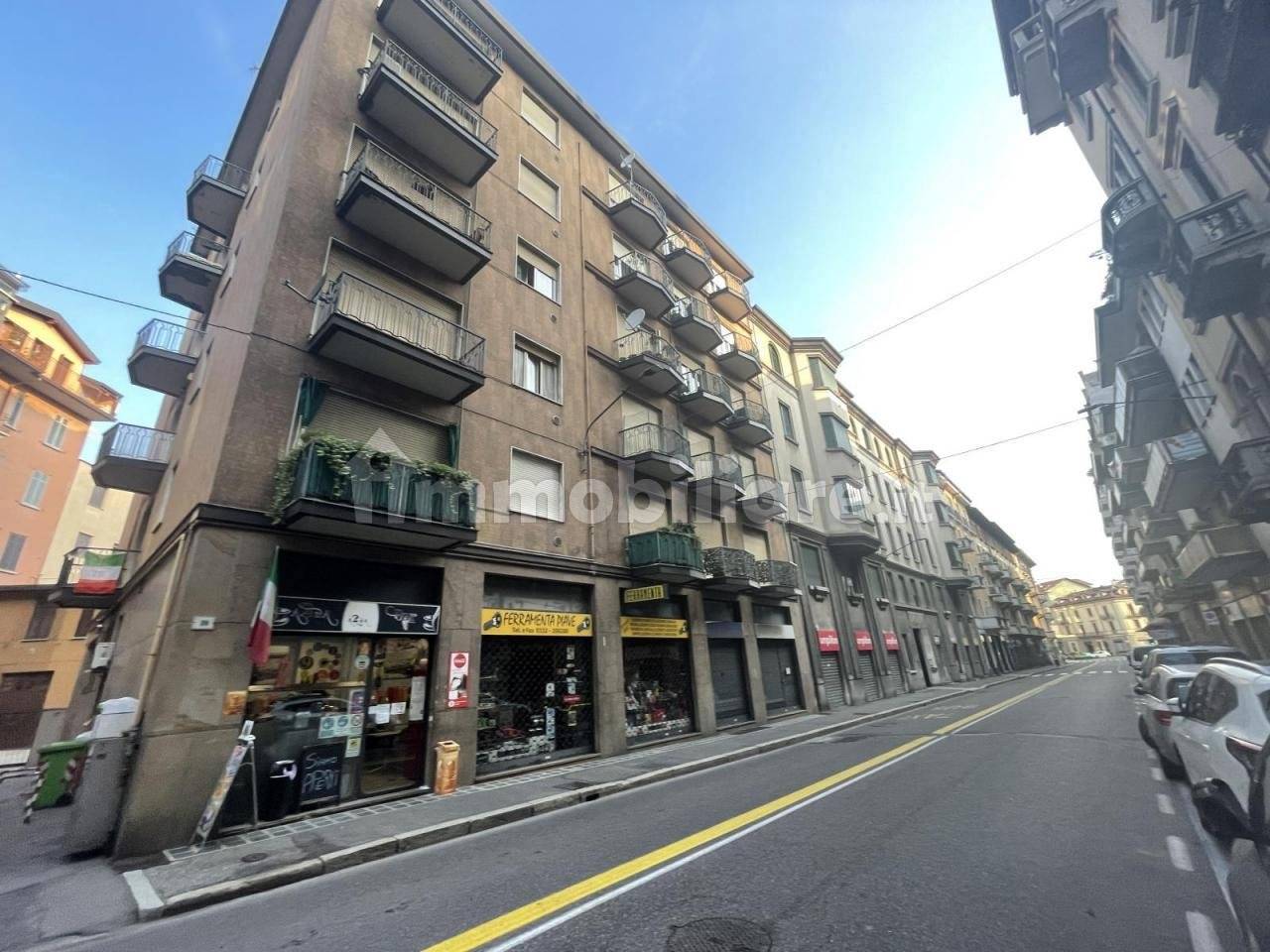 182m² Commercial property in Varese, Italy No. 154430
