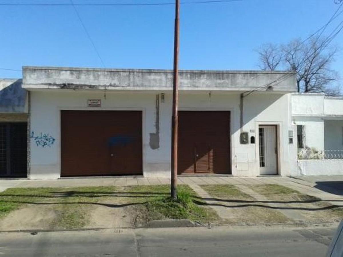 3 bedrooms House in Tres de Febrero, Argentina No. 325