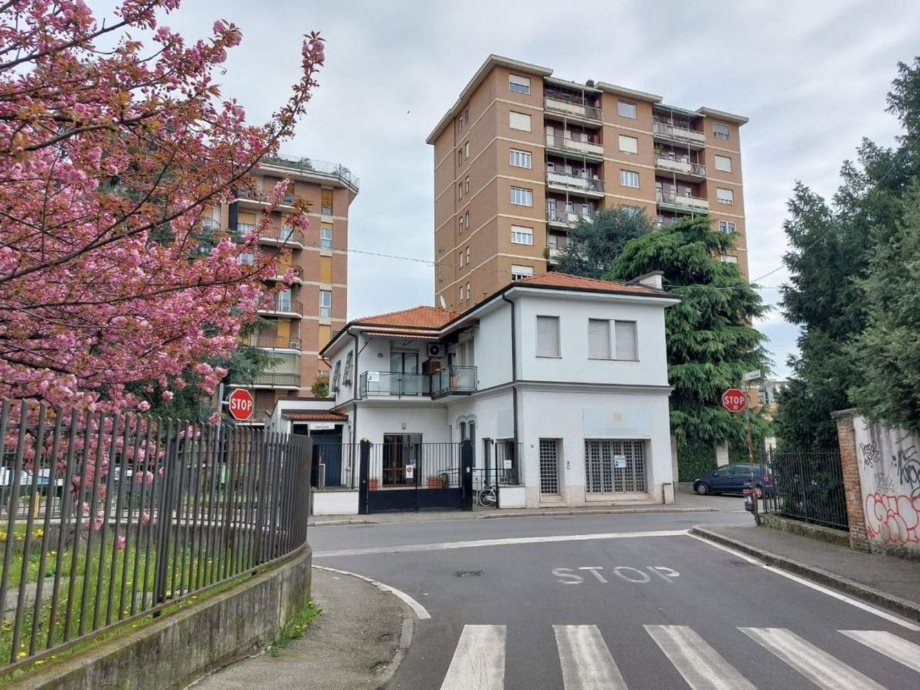  بناية في Monza, Italy 383متر مربع رقم 378460