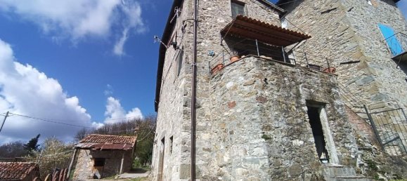 4-salle Maison à Barga, Italy No. 114645 2