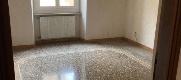 3-salle Appartement à Genoa, Italy No. 180657 3