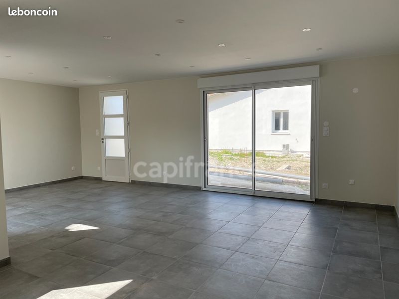 3 Schlafzimmer Haus in Breuillet, France, Nr. 104906