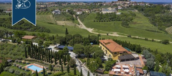 9 bedrooms Commercial property in Cerreto Guidi, Italy No. 316522 6