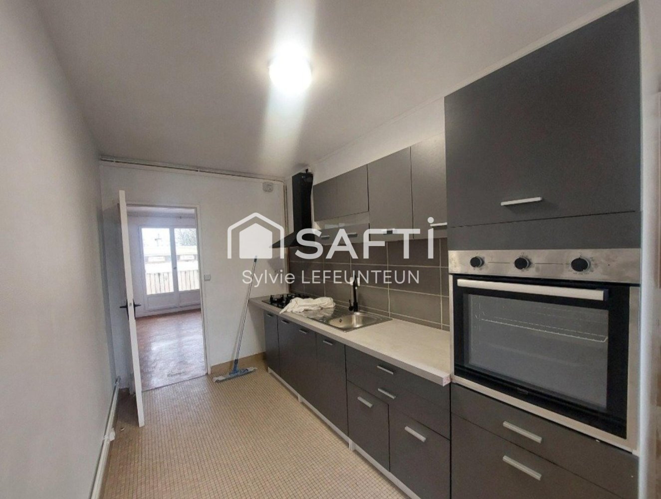 Apartamento de 3 dormitorios en Vierzon, France No. 49677