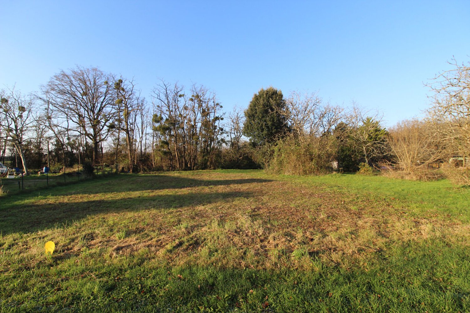 1041m² Land in Monteaux, France No. 83997