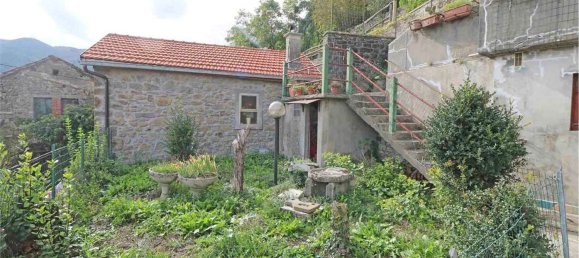 7 rooms House in Pontremoli, Italy No. 120563 3
