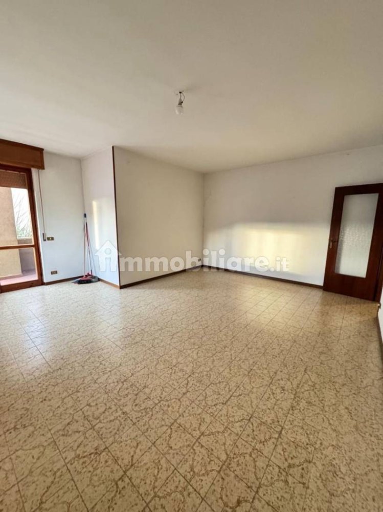 3 bedrooms Apartment in San Pietro in Cariano, Italy No. 360601