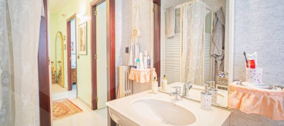 4 rooms Apartment in Bari, Italy No. 20284 22