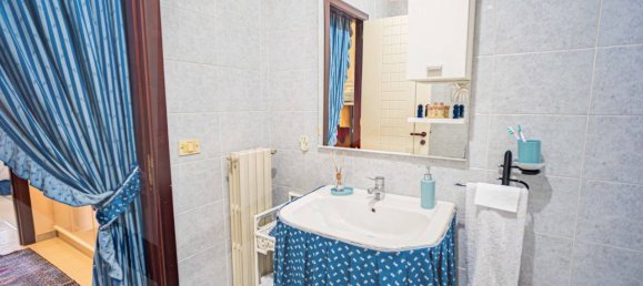 4 rooms Apartment in Bari, Italy No. 20284 11