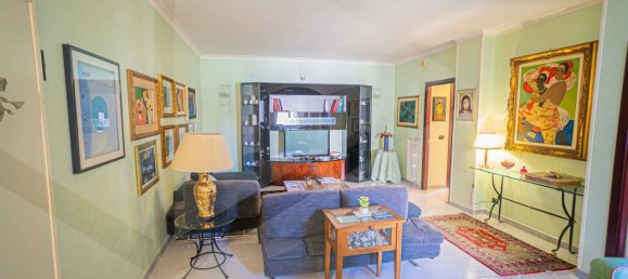 4 rooms Apartment in Bari, Italy No. 20284 3