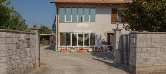 Villa de 4 dormitorios en Castiglione del Lago, Italy No. 332812 2