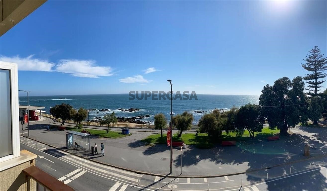 3 bedrooms Apartment in Porto, Portugal No. 162037