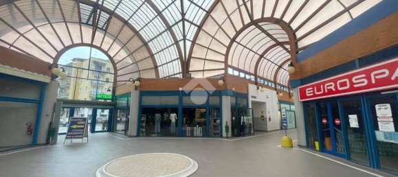 Коммерческая недвижимость 70м² в Брешиа, Италия № 163524 3