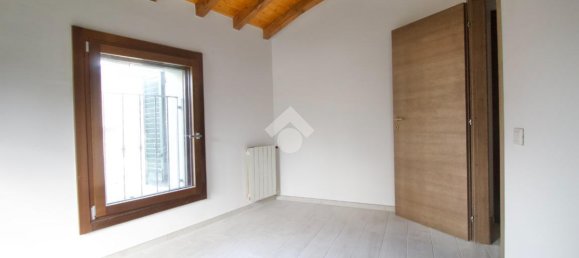 Квартира с 3 комнатами в Реджо Эмилия, Италия № 2447 21