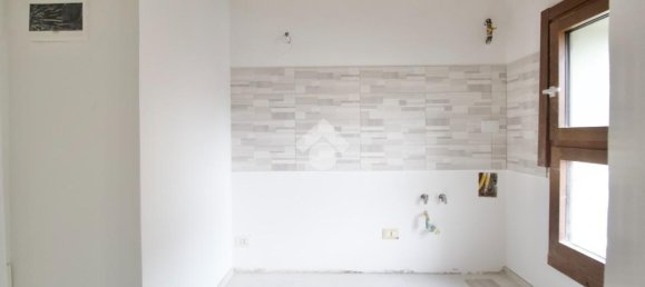 Квартира с 3 комнатами в Реджо Эмилия, Италия № 2447 12