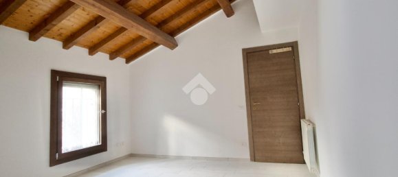 Квартира с 3 комнатами в Реджо Эмилия, Италия № 2447 33