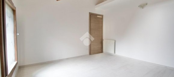 Квартира с 3 комнатами в Реджо Эмилия, Италия № 2447 24